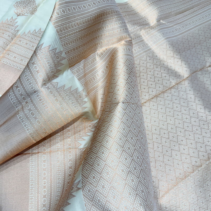 Canvas White Kanchipuram with Copper Zari Canvas White Kanchipuram with Copper Zari